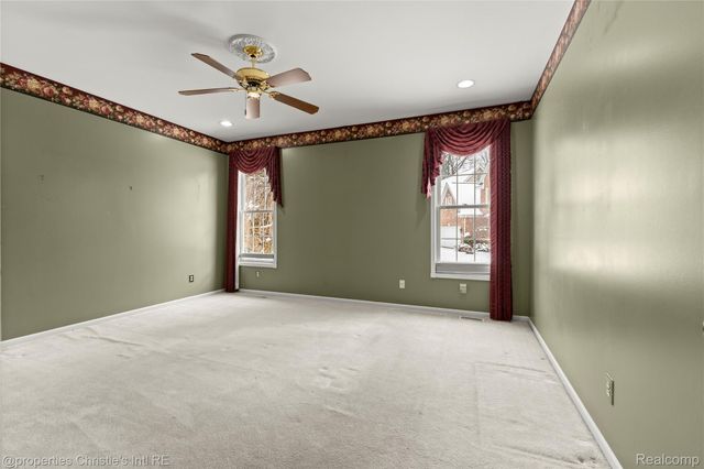 6166 Natures Cove, Grand Blanc, MI 48439