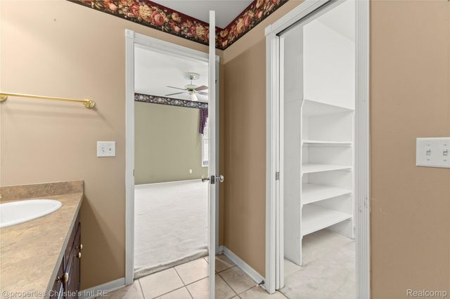 6166 Natures Cove, Grand Blanc, MI 48439