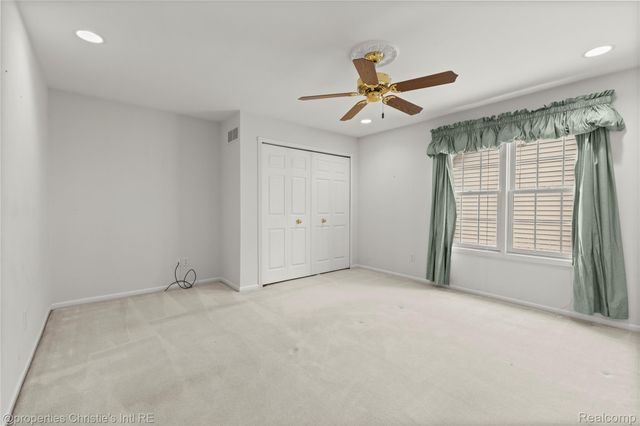 6166 Natures Cove, Grand Blanc, MI 48439