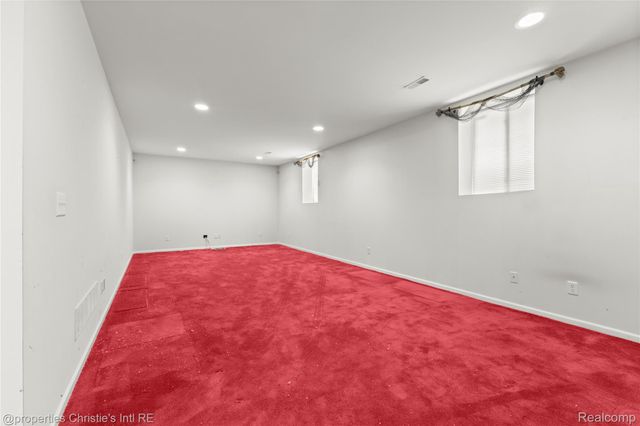 6166 Natures Cove, Grand Blanc, MI 48439