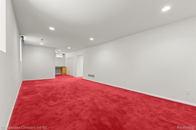 6166 Natures Cove, Grand Blanc, MI 48439