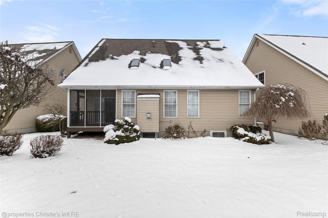 6166 Natures Cove, Grand Blanc, MI 48439