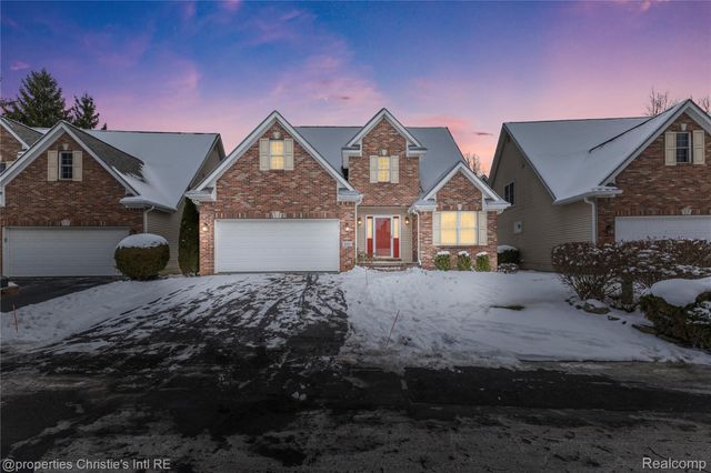 6166 Natures Cove, Grand Blanc, MI 48439