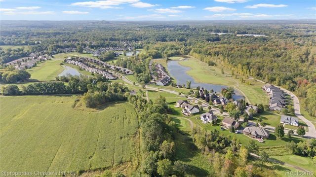 6166 Natures Cove, Grand Blanc, MI 48439