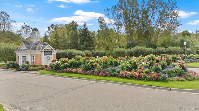 6166 Natures Cove, Grand Blanc, MI 48439