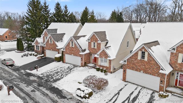 6166 Natures Cove, Grand Blanc, MI 48439