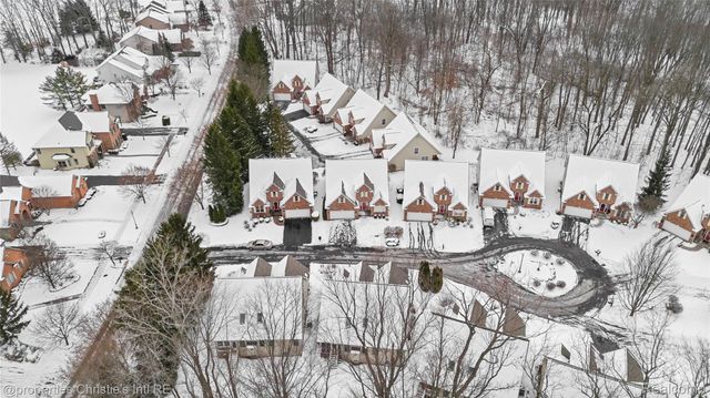 6166 Natures Cove, Grand Blanc, MI 48439