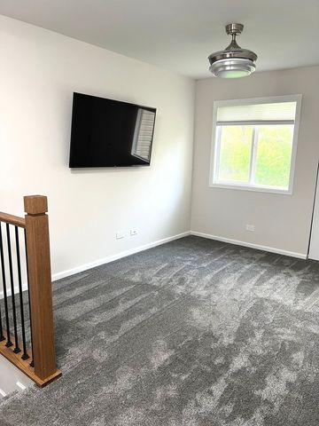 27 Mineola Road 27, Fox Lake, IL 60020