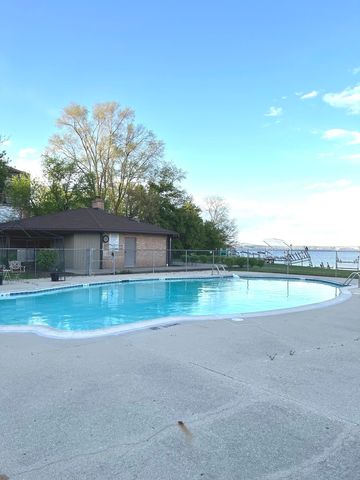 27 Mineola Road 27, Fox Lake, IL 60020