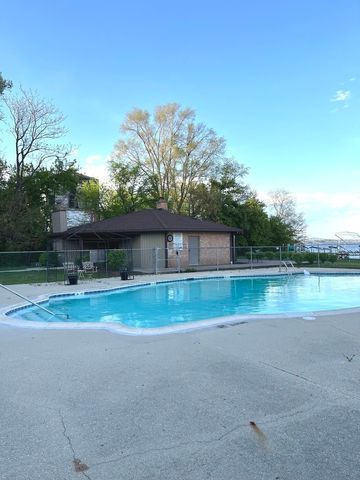 27 Mineola Road 27, Fox Lake, IL 60020