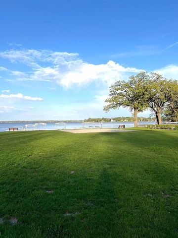 27 Mineola Road 27, Fox Lake, IL 60020