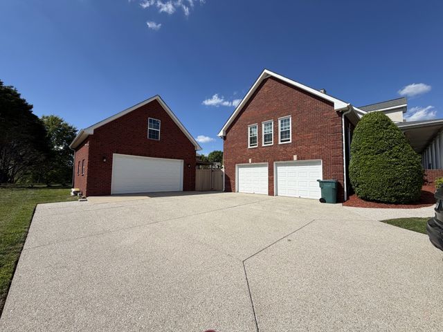2009 Brunswick Dr, Lebanon, TN 37087