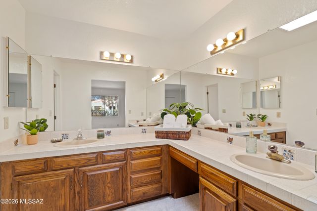 7840 N La Cañada Drive, Tucson, AZ 85704