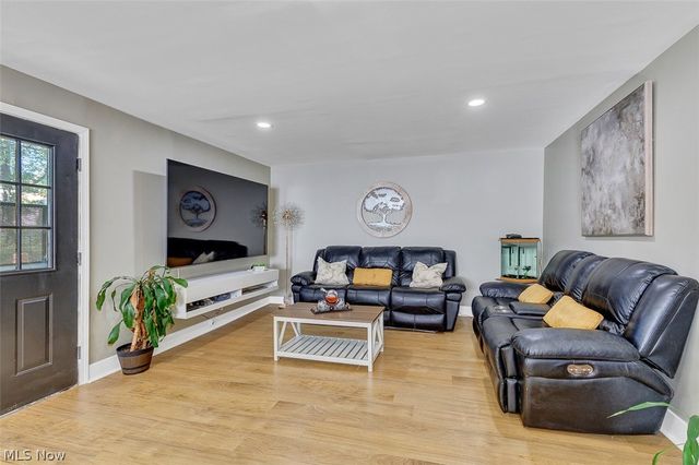 523 Purdue Avenue, Elyria, OH 44035