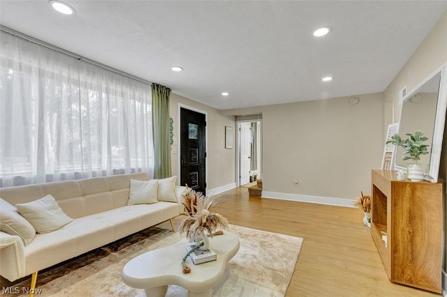 523 Purdue Avenue, Elyria, OH 44035