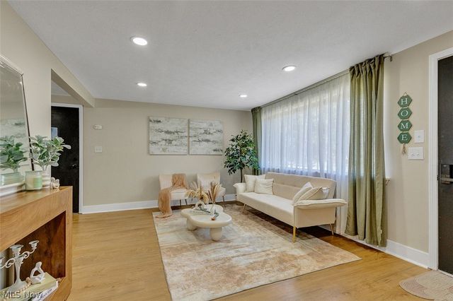 523 Purdue Avenue, Elyria, OH 44035