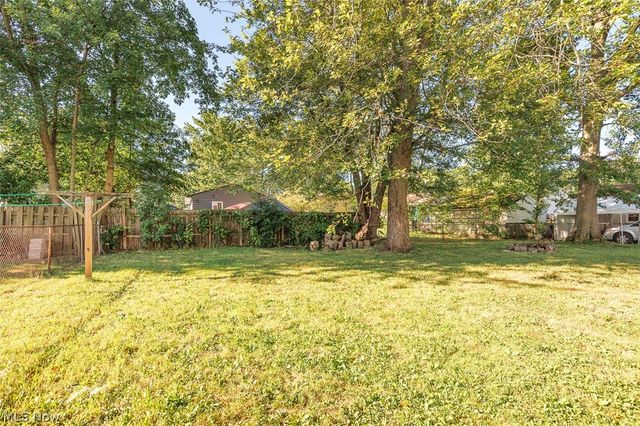 523 Purdue Avenue, Elyria, OH 44035