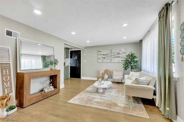 523 Purdue Avenue, Elyria, OH 44035