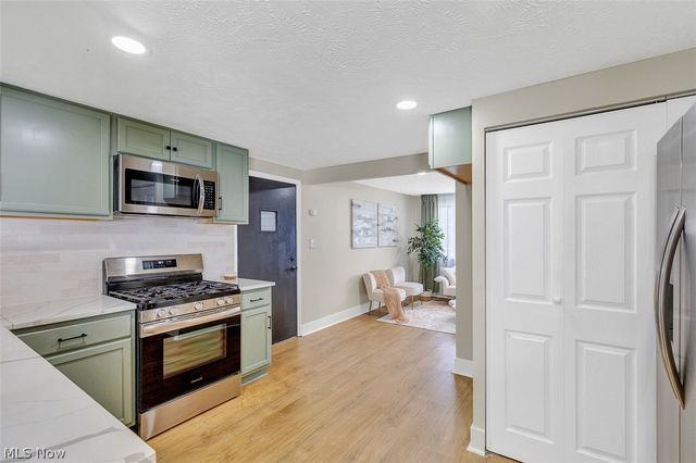 523 Purdue Avenue, Elyria, OH 44035