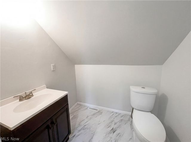 75 Greencroft Road, Bedford, OH 44146