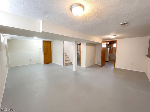 75 Greencroft Road, Bedford, OH 44146