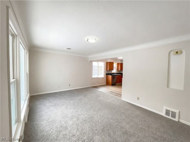 75 Greencroft Road, Bedford, OH 44146