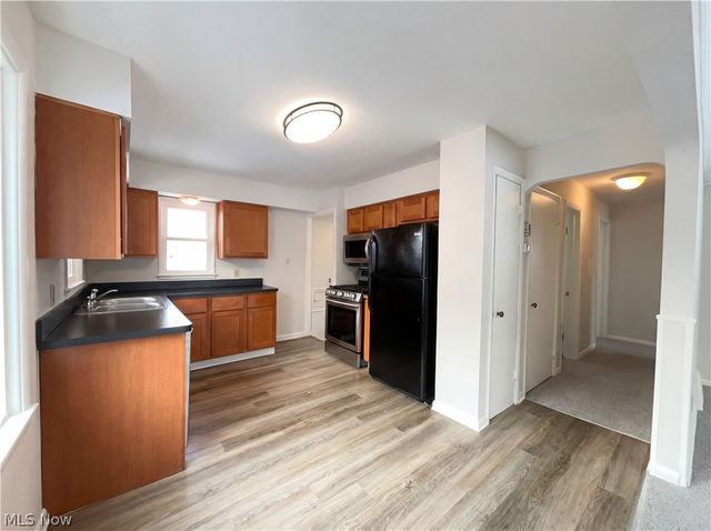 75 Greencroft Road, Bedford, OH 44146