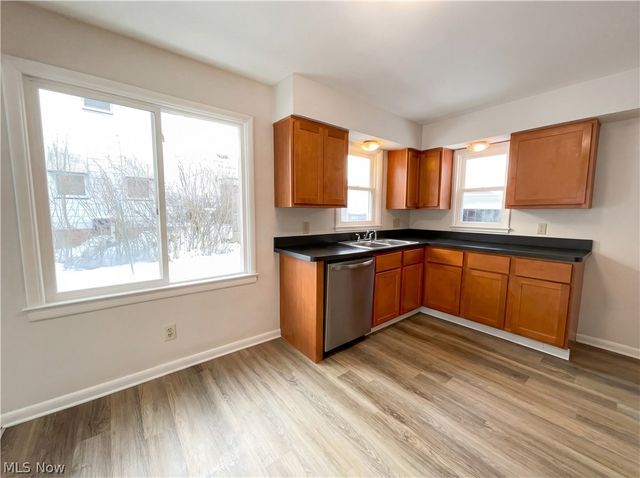 75 Greencroft Road, Bedford, OH 44146