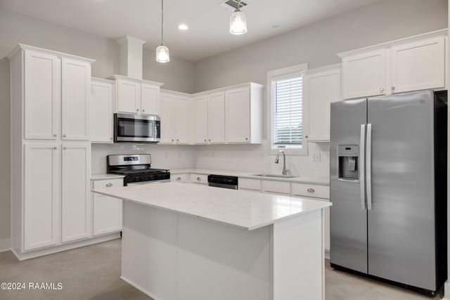 211 Silver Star Court, Broussard, LA 70518