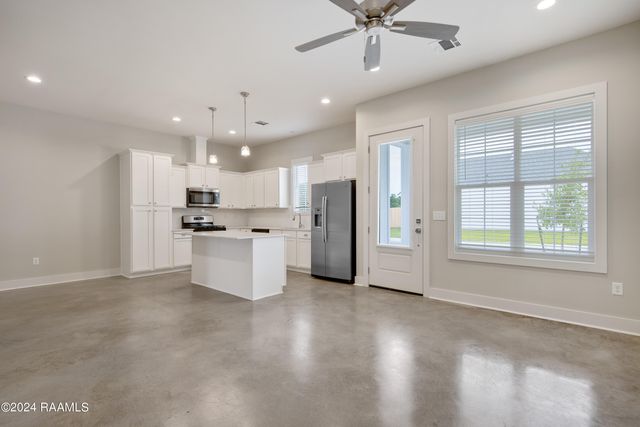 211 Silver Star Court, Broussard, LA 70518