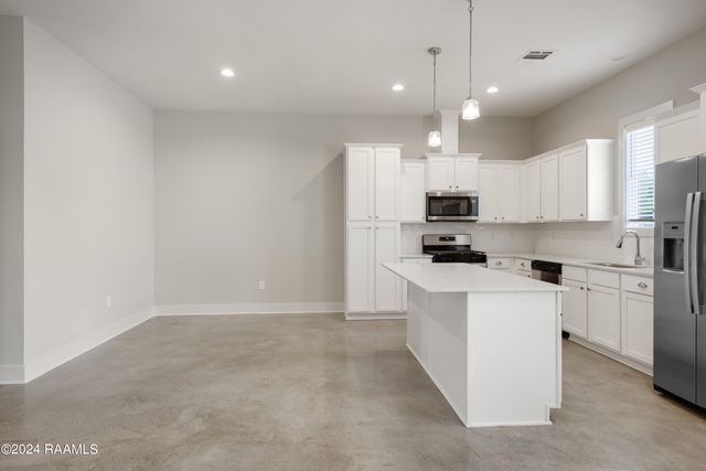 211 Silver Star Court, Broussard, LA 70518