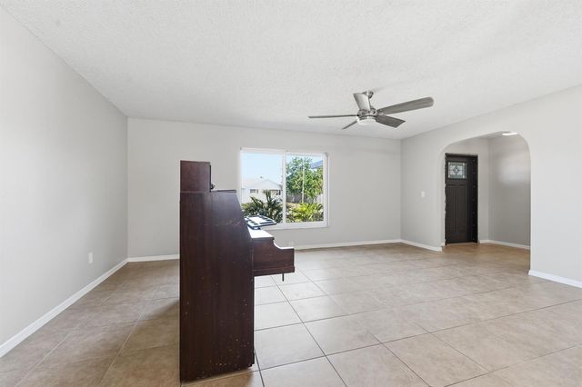 826 SE Quiescent Lane, Port St. Lucie, FL 34983