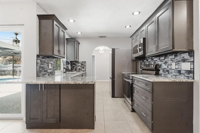 826 SE Quiescent Lane, Port St. Lucie, FL 34983