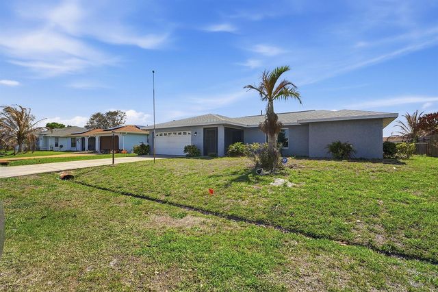 826 SE Quiescent Lane, Port St. Lucie, FL 34983