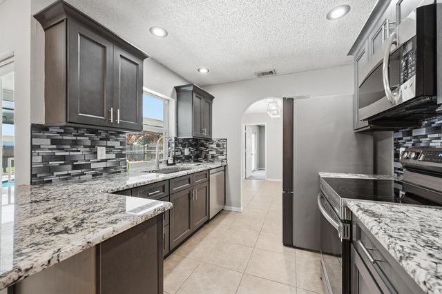 826 SE Quiescent Lane, Port St. Lucie, FL 34983