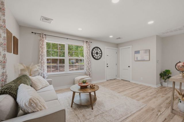1833 N Green, Wichita, KS 67214