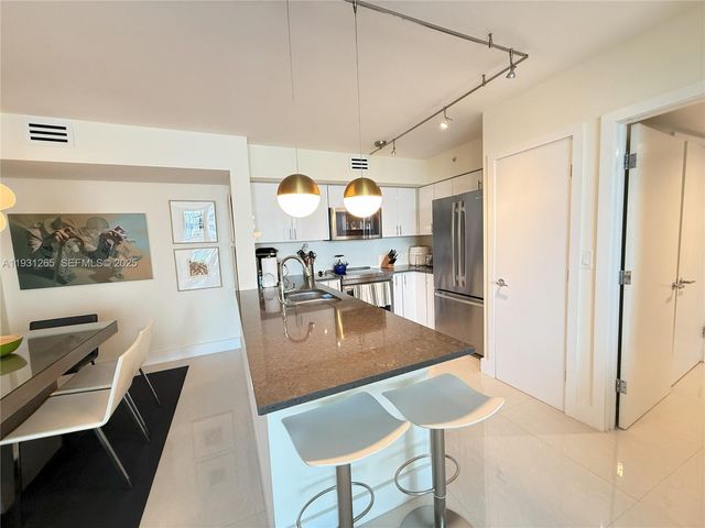 1155 Brickell Bay Dr 2108, Miami, FL 33131