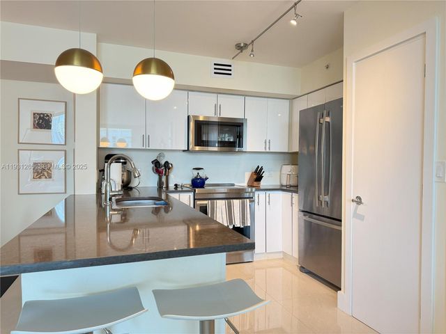 1155 Brickell Bay Dr 2108, Miami, FL 33131