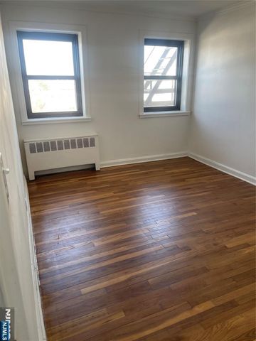 2335 Hudson D6, Fort Lee, NJ 07024