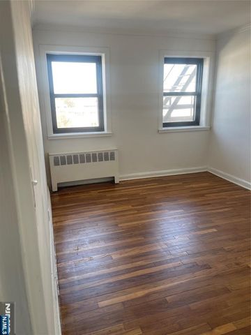 2335 Hudson D6, Fort Lee, NJ 07024