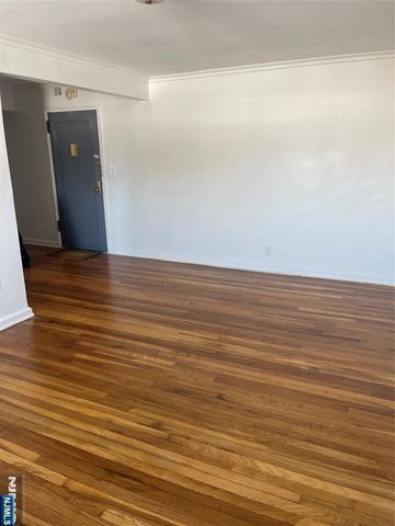 2335 Hudson D6, Fort Lee, NJ 07024