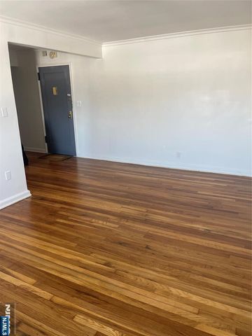 2335 Hudson D6, Fort Lee, NJ 07024