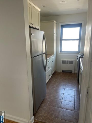 2335 Hudson D6, Fort Lee, NJ 07024