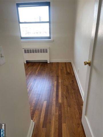 2335 Hudson D6, Fort Lee, NJ 07024