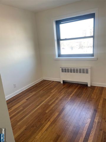 2335 Hudson D6, Fort Lee, NJ 07024