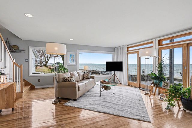 371 Killarney Beach Road, Bay City, MI 48706