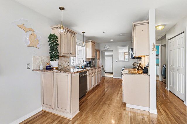 371 Killarney Beach Road, Bay City, MI 48706