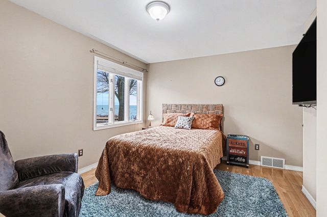 371 Killarney Beach Road, Bay City, MI 48706