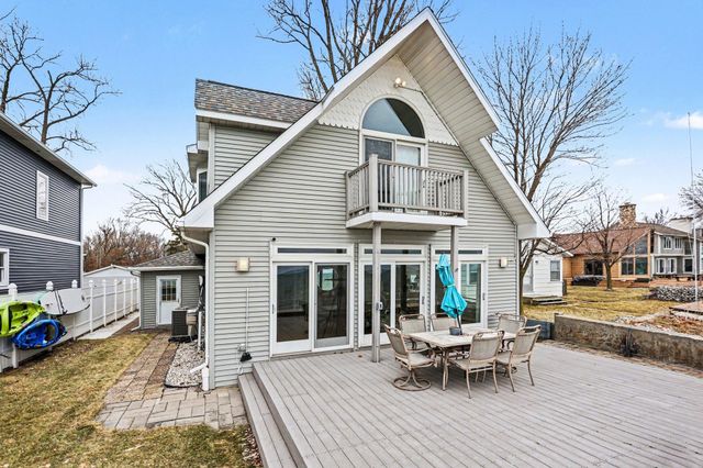 371 Killarney Beach Road, Bay City, MI 48706