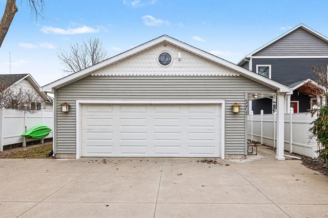 371 Killarney Beach Road, Bay City, MI 48706